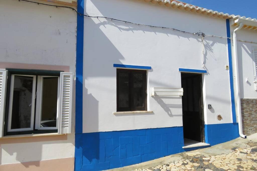 ヴィラ・ド・ビスポ Casinha De Aldeia No Coracao Da Costa Vicentinaヴィラ エクステリア 写真